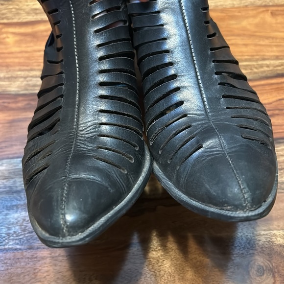 SAM EDELMAN - CIRCUS booties black leather lazer cut details pointed toe zie 7M - Picture 4 of 9